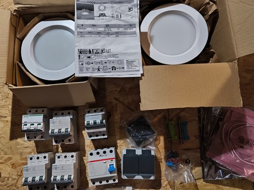 Konvolut elektromaterial rzb - konvolut,